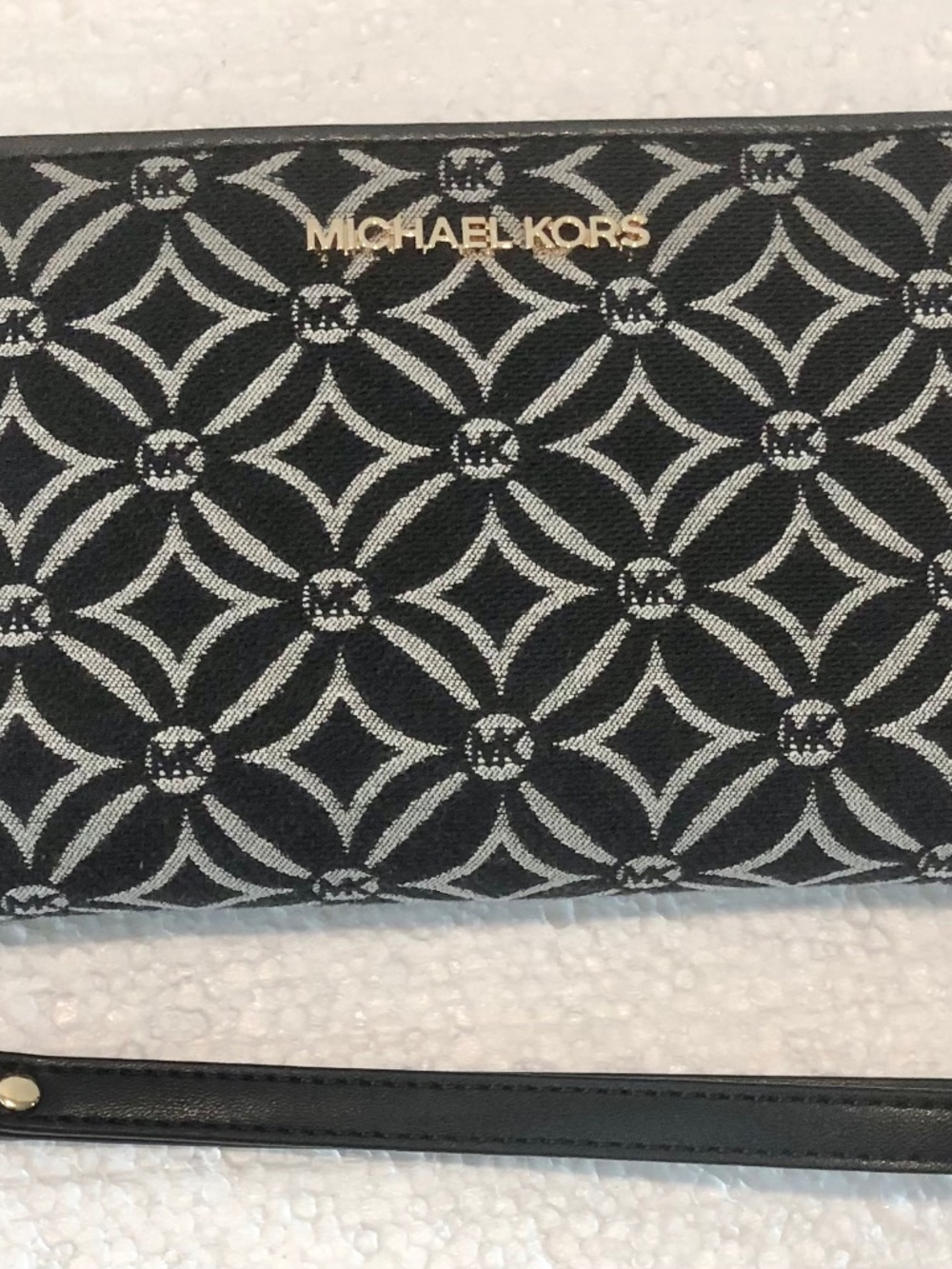 NEW Michael Kors Black & Beige Full Size Wallet NWT